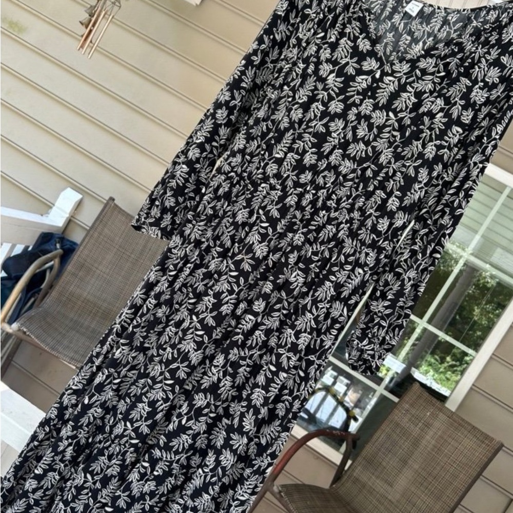 Old Navy Black and White Leaf Pattern Dress